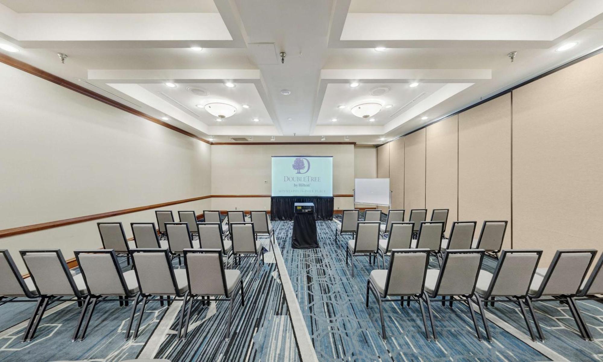 Doubletree By Hilton Minneapolis Park Place Saint Louis Park Buitenkant foto