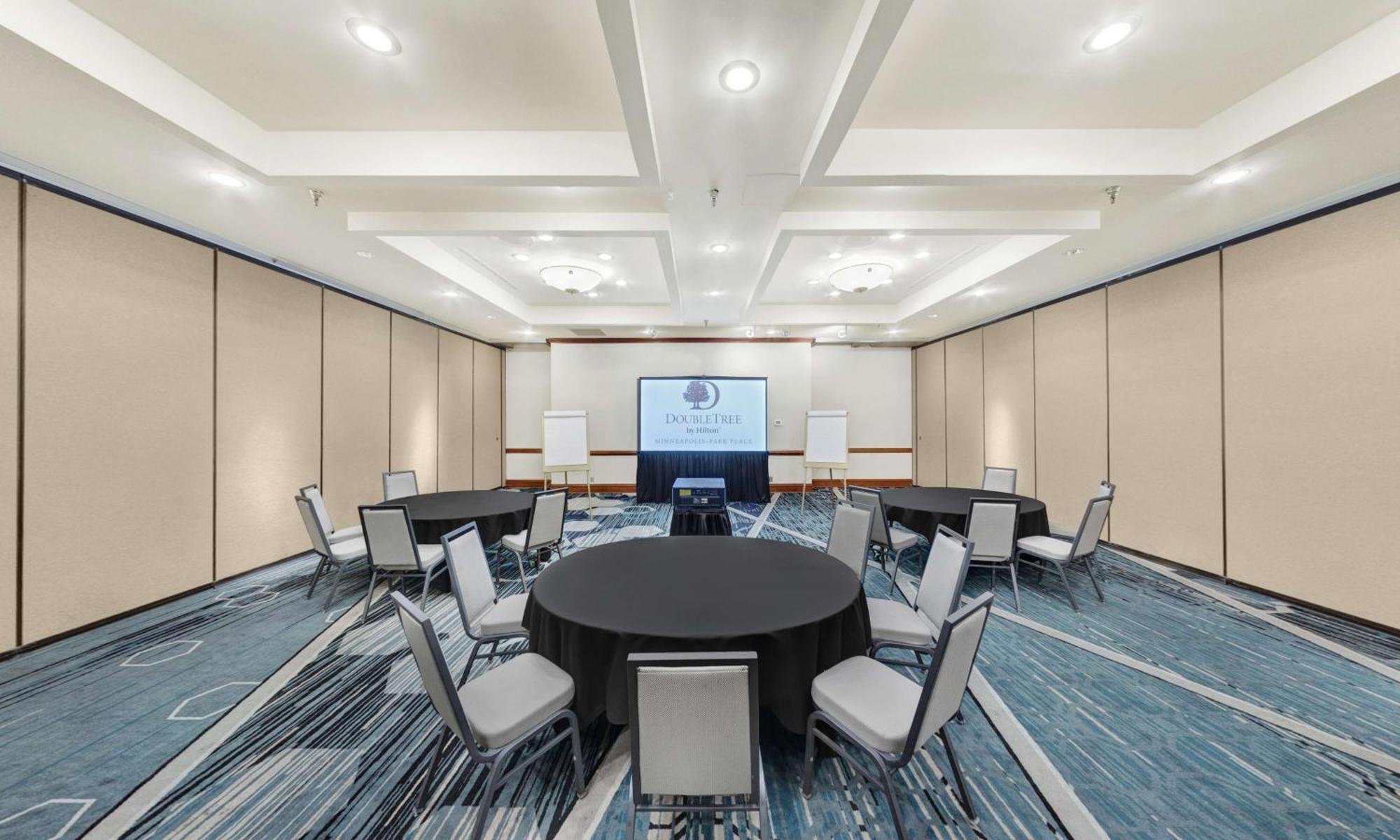 Doubletree By Hilton Minneapolis Park Place Saint Louis Park Buitenkant foto