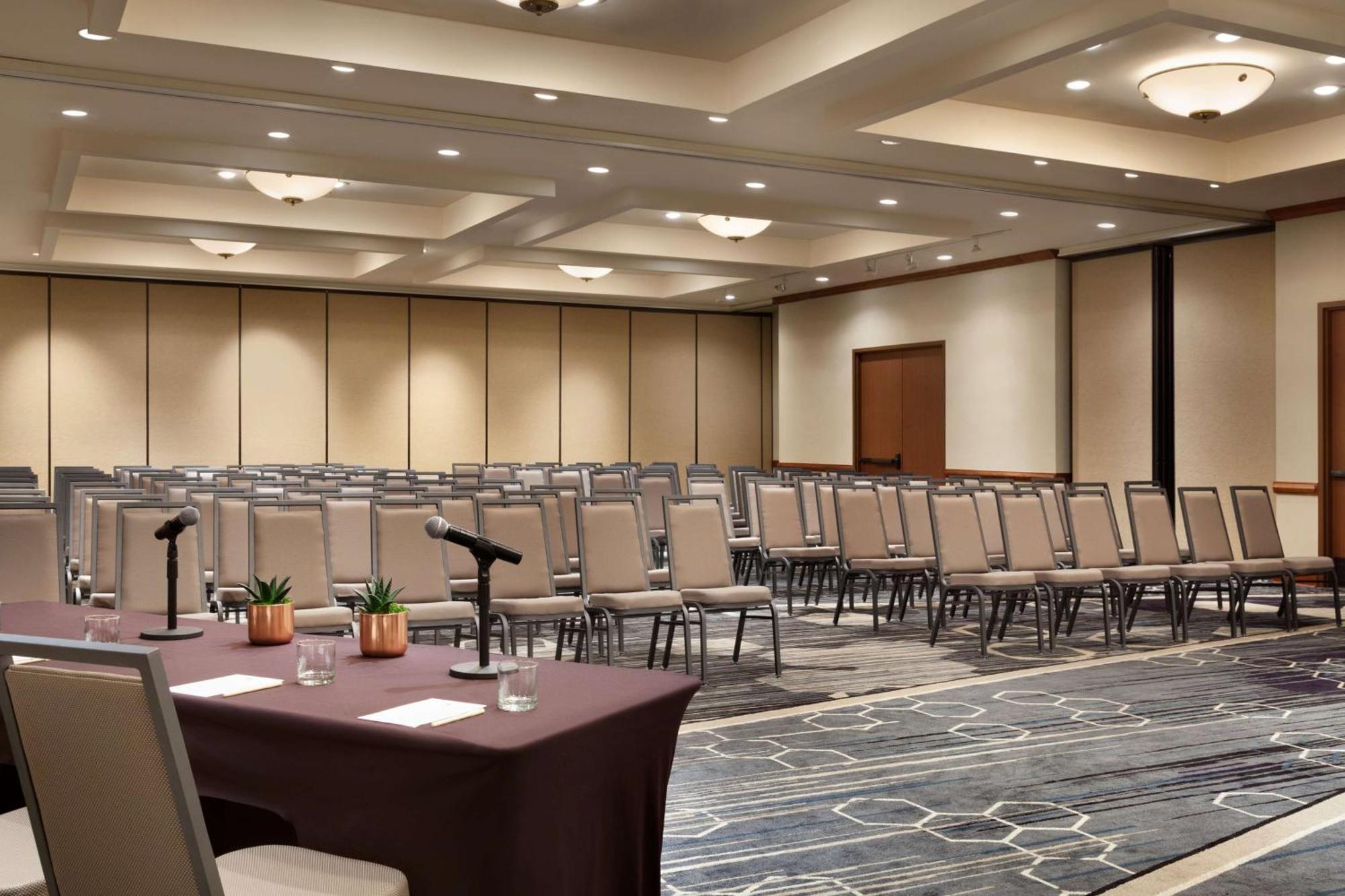 Doubletree By Hilton Minneapolis Park Place Saint Louis Park Buitenkant foto
