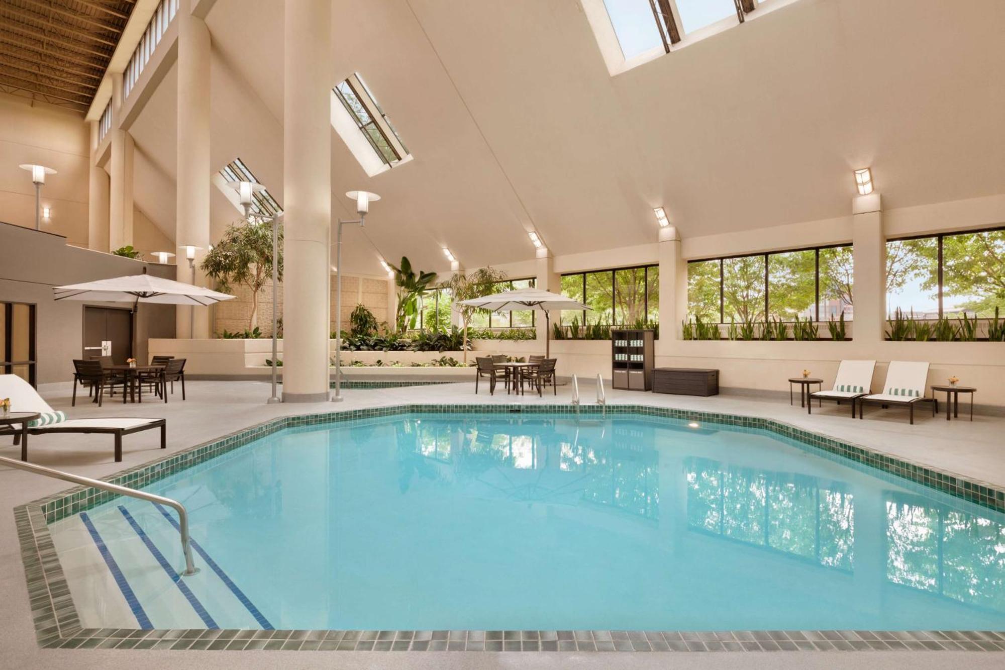 Doubletree By Hilton Minneapolis Park Place Saint Louis Park Buitenkant foto
